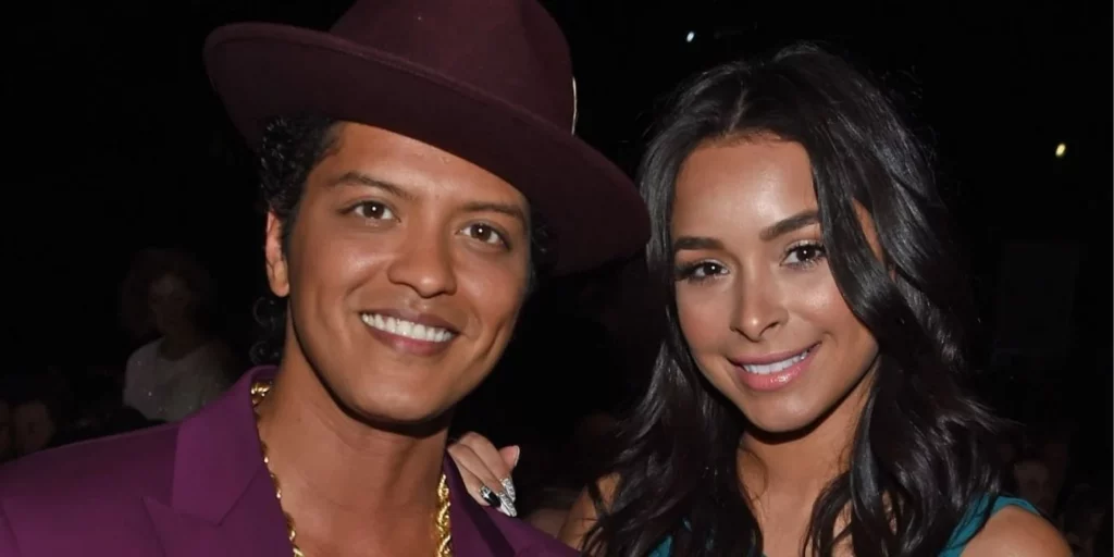 Who Is Bruno Mars Girlfriend In 2022 ?