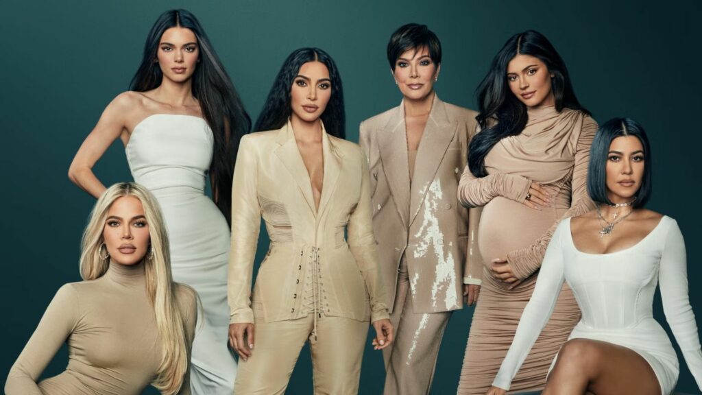 Kourtney Hates Kim In 'Kardashians' Season 4 Trailer