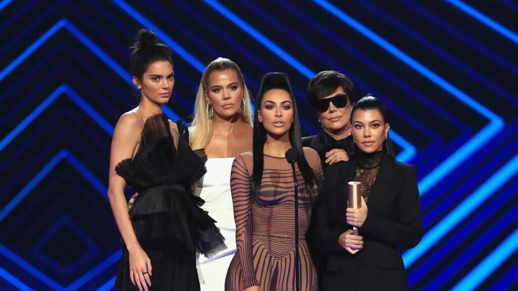 Kourtney Hates Kim In 'Kardashians' Season 4 Trailer
